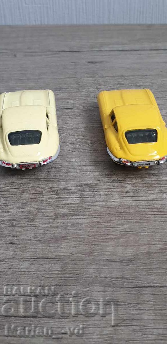 Două mașinuțe Jaguar, Matchbox, Germania cu preț € 10.00 | 19.56 BGN