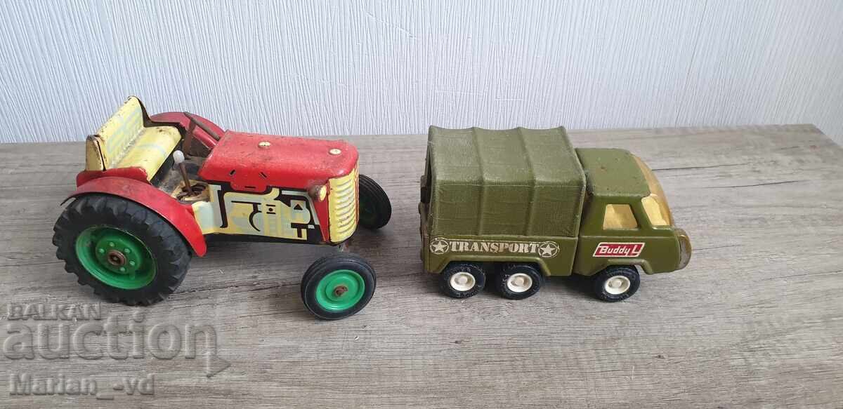 Licitație Două jucării vechi din tablă