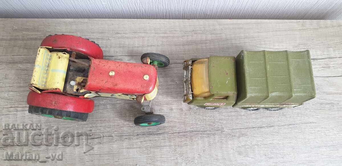 Două jucării vechi din tablă - 6