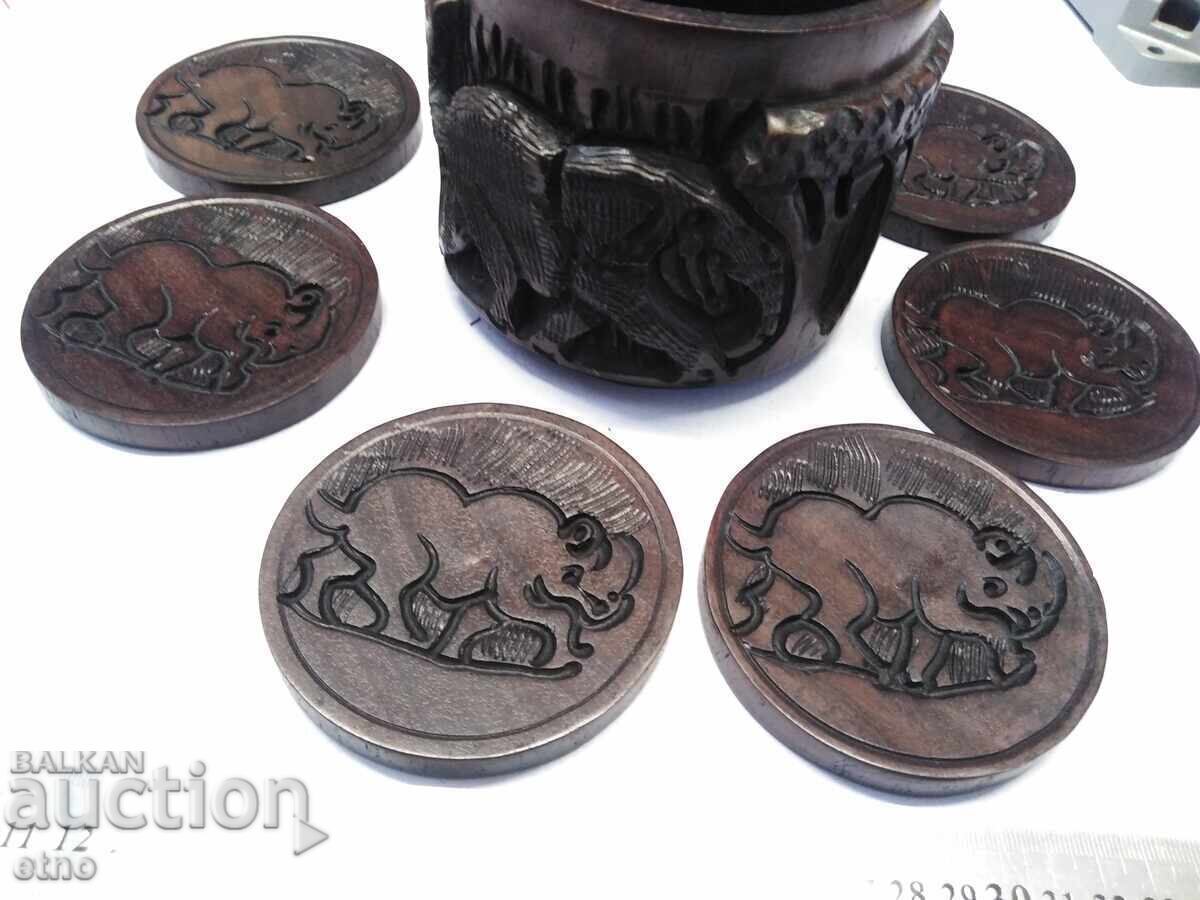 Livrarea AFRICA - SET DE SUBTAȘI DIN LEMN GRAVAT PENTRU CEȘTI