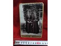 ΒΑΣΙΛΙΚΗ ΦΩΤΟΓΡΑΦΙΑ, ΧΑΡΤΟ-ΠΛΟΒΝΤΙΒ, ΚΟΣΤΟΥΜΙΑ