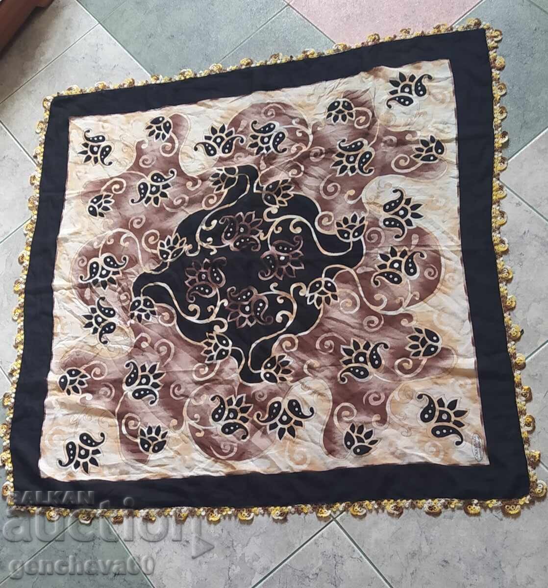 Delivery of Square headscarf with needle lace