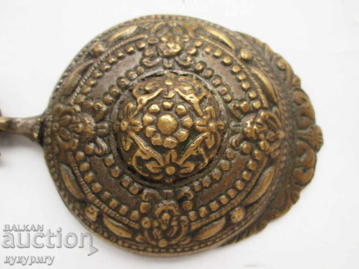 Аукцион Стари красиви бронзови пафти за колан на народна носия Аукцион Стари красиви бронзови пафти за колан на народна носия