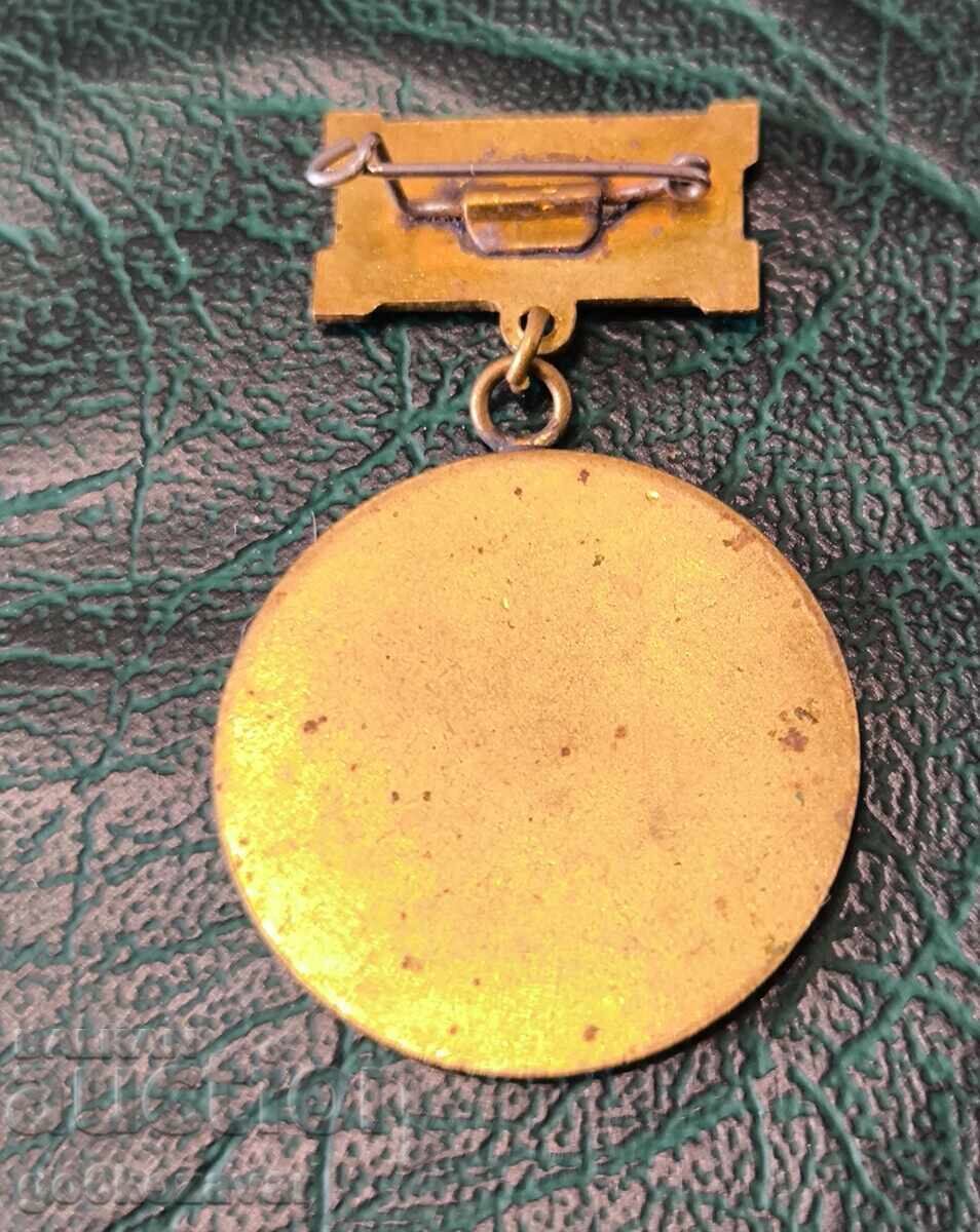 „40 godini“ i „Predstavitelen ansambŭl na Stroitelnite voĭski“ με τιμή € 2.00 | 3.91 BGN