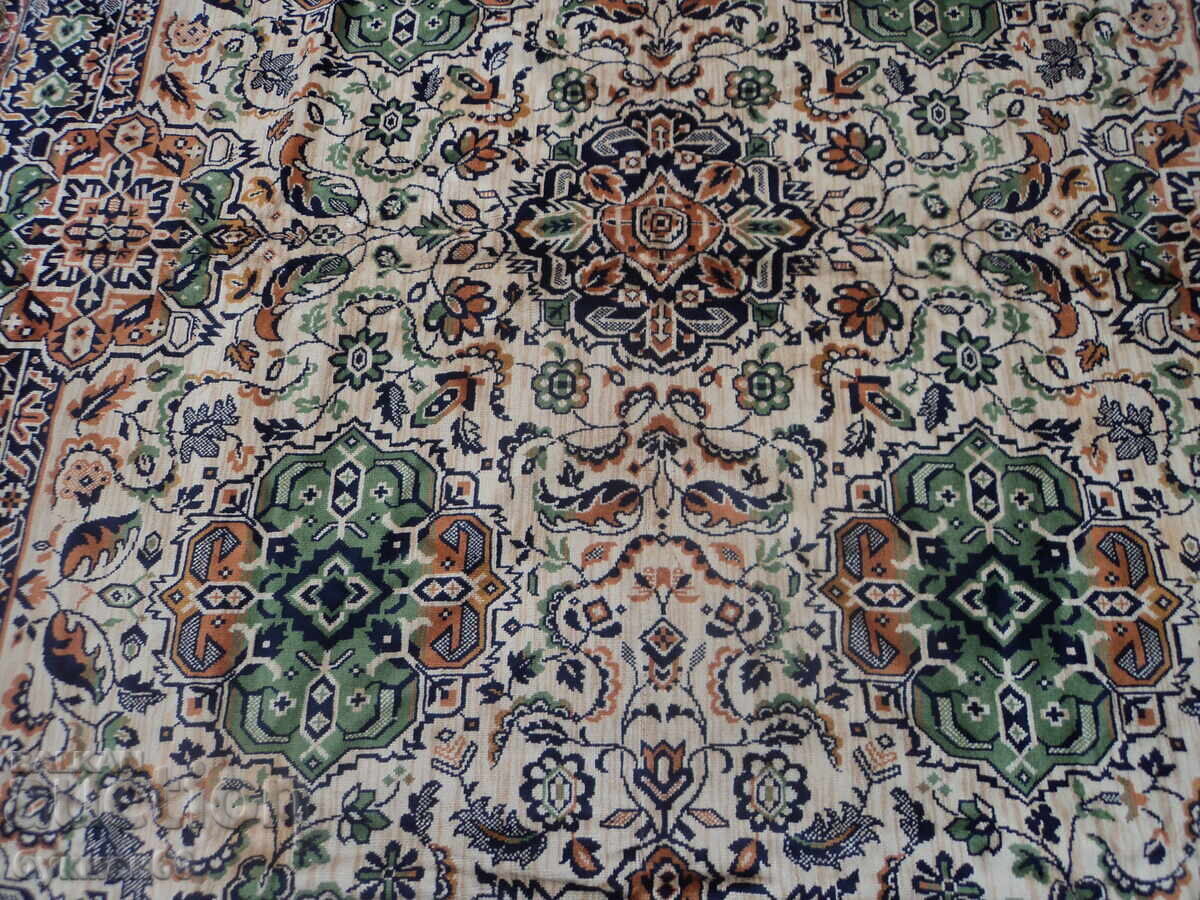 Față de masă din pluș cu preț € 20.00 | 39.12 BGN