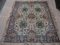 Персийски килим.