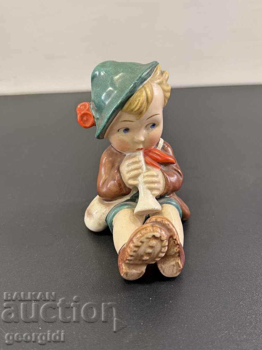 Порцеланова фигура касичка Goebel Hummel. №8089 с цена € 58.00 | 113.44 лв.