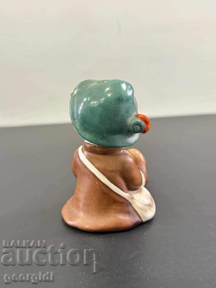 Доставка на Порцеланова фигура касичка Goebel Hummel. №8089