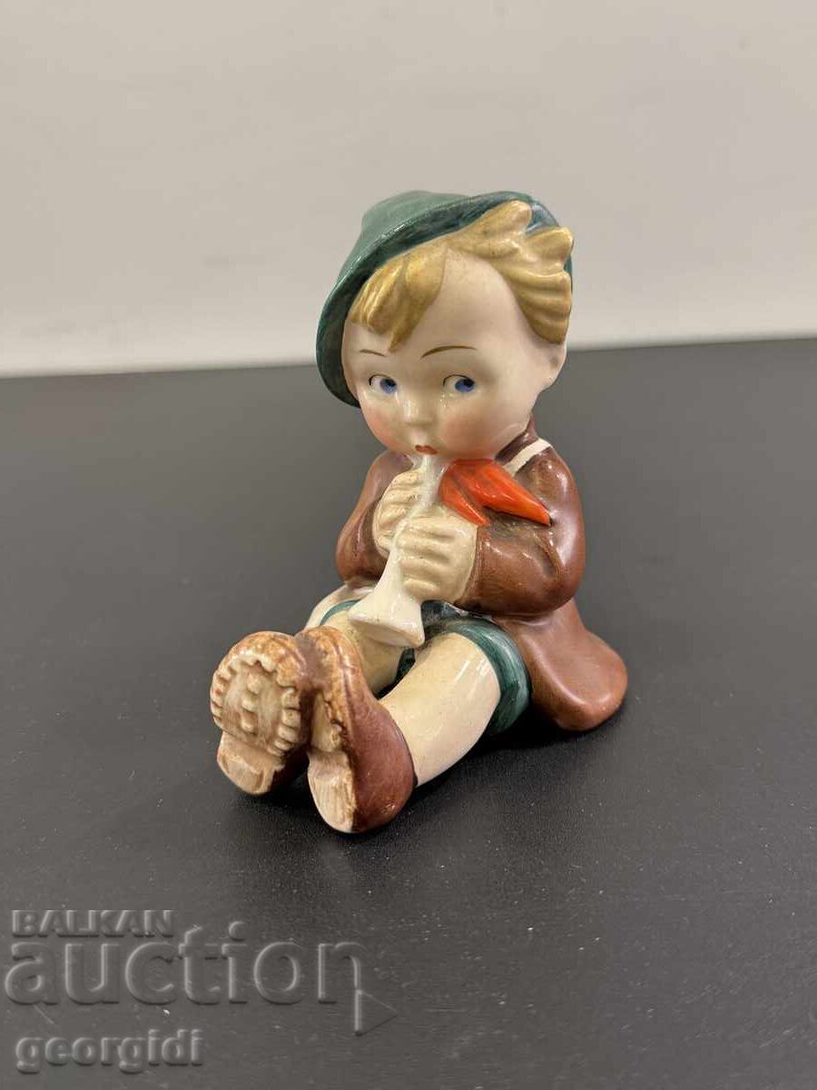 Порцеланова фигура касичка Goebel Hummel. №8089