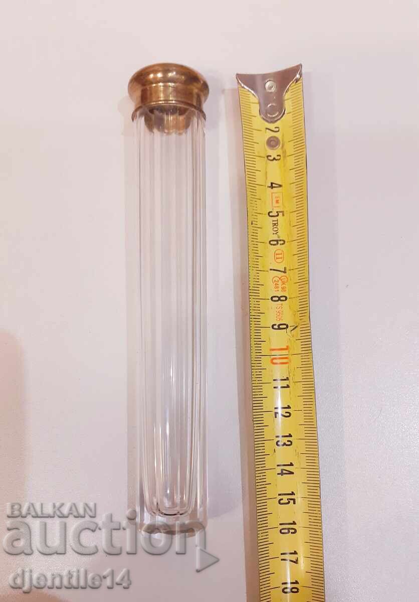 Sticlă veche din cristal cu capac metalic cu preț € 20.00 | 39.12 BGN