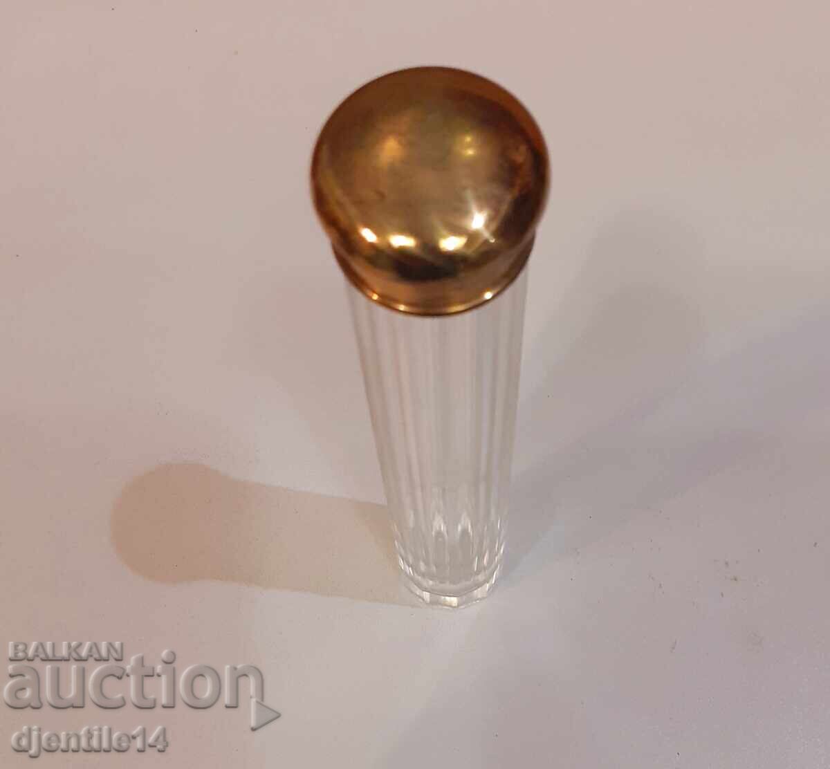 Licitație Sticlă veche din cristal cu capac metalic