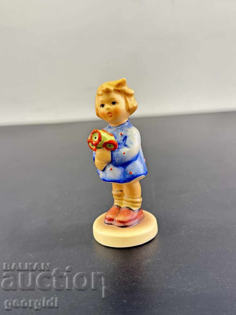 Figurină din porțelan - Goebel Hummel. Nr. 8090 cu preț € 35.00 | 68.45 BGN