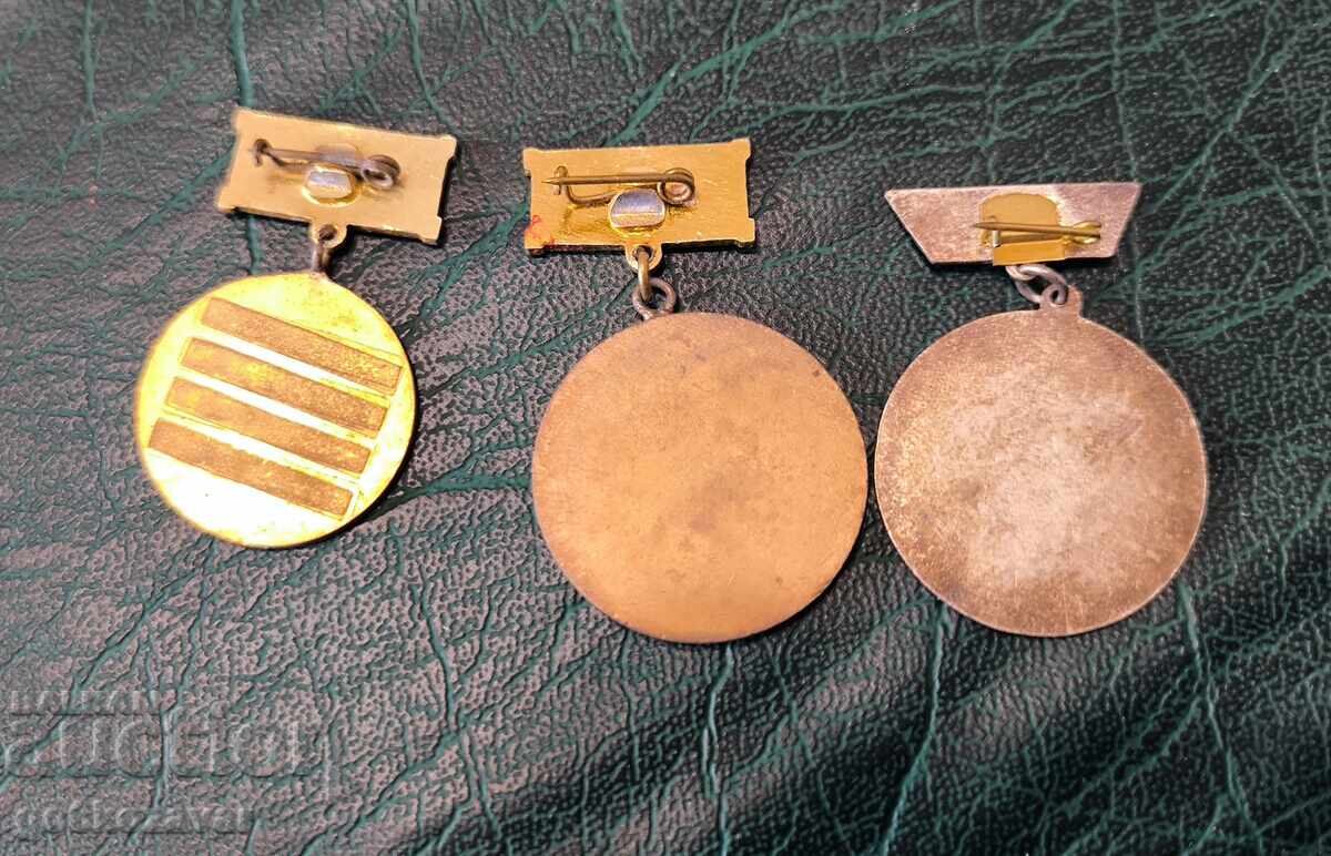 Lot Insigne Socialiste ! Bulgaria ! cu preț € 6.00 | 11.74 BGN