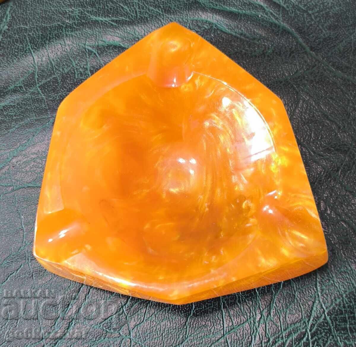 Пепелник Catalin, карамел, бакелит, медено-кехлибар, 70-те ! с цена € 10.00 | 19.56 лв.