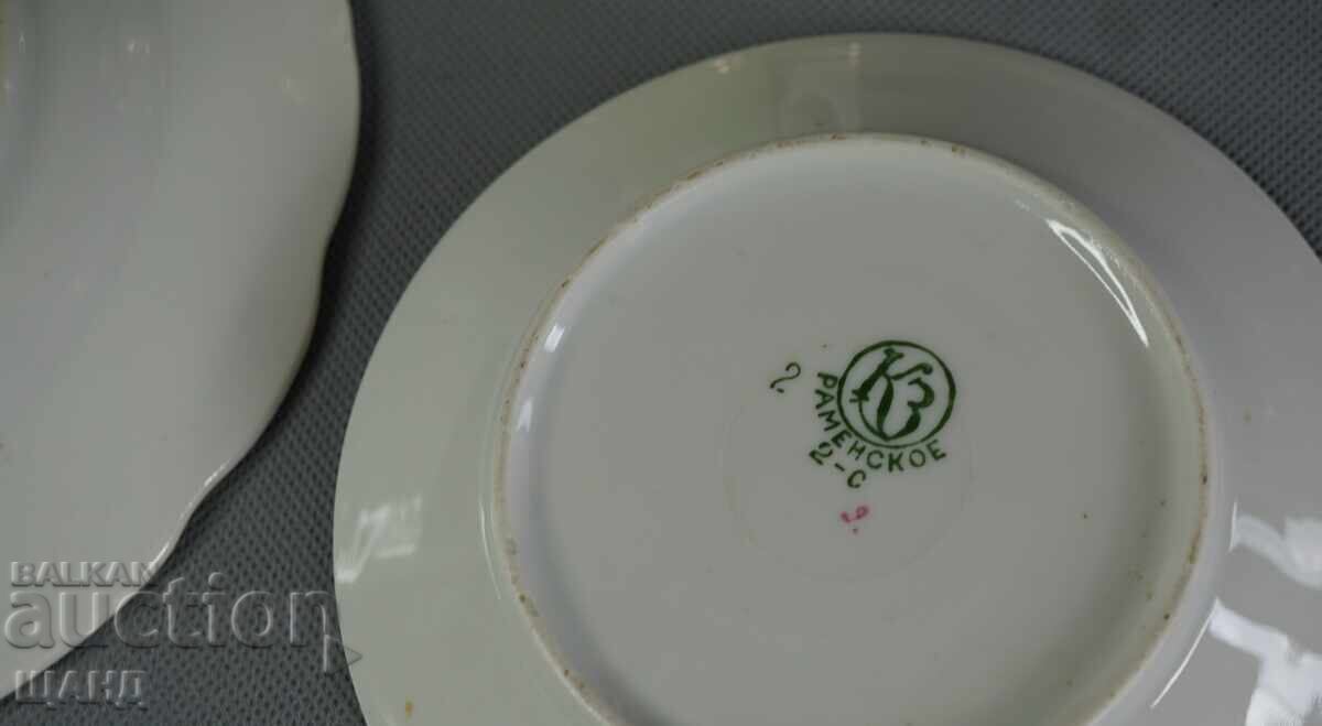 Set rusesc vechi din porțelan, format din trei piese: ceașcă de cafea cu farfurioară - 5