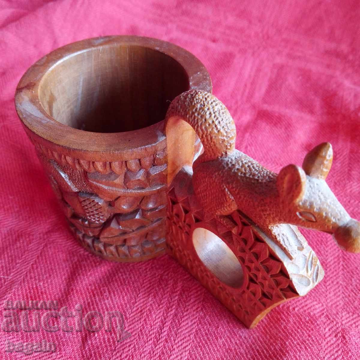 Ξυλόγλυπτο ποιμενικής τέχνης. Ποτήρι με τιμή € 50.00 | 97.79 BGN