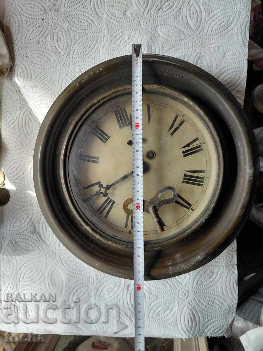 Доставка на старинен гаров часовник