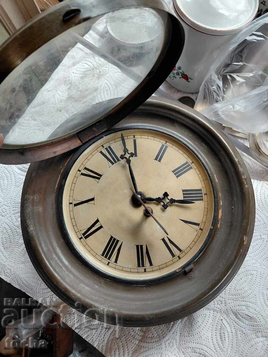 старинен гаров часовник