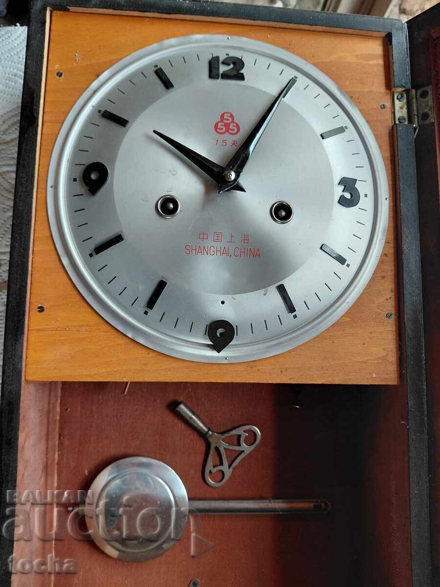 Παλιό επιτοίχιο ρολόι Shanghai, σε λειτουργία