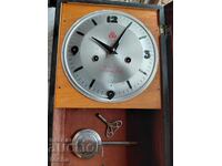 Παλιό επιτοίχιο ρολόι Shanghai, σε λειτουργία