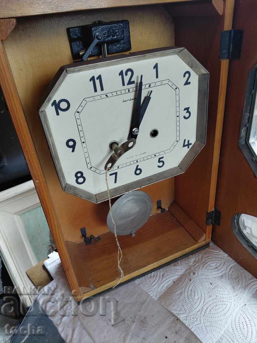 Ceas de perete vechi Iantar, nr. 2