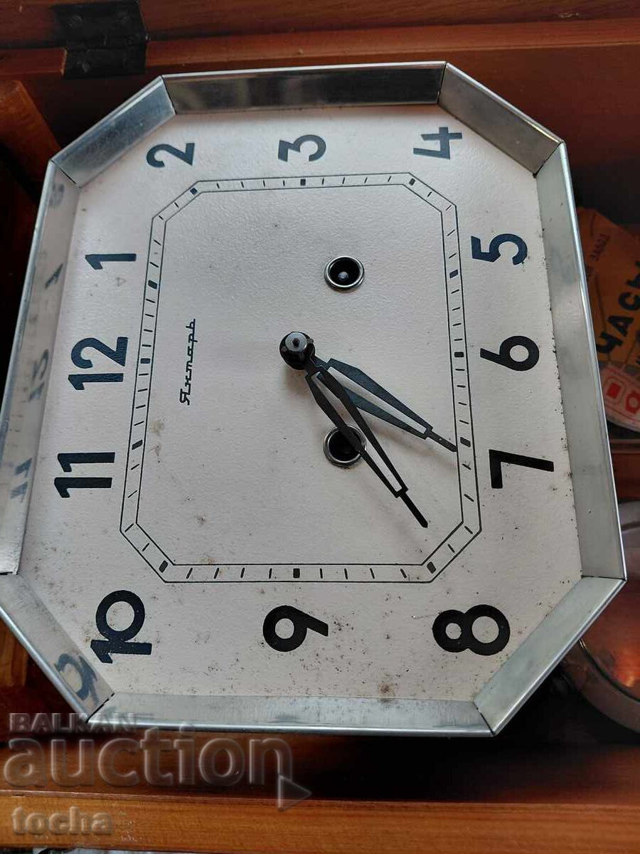 Licitație Ceas de perete vechi Iantar, clasa 1