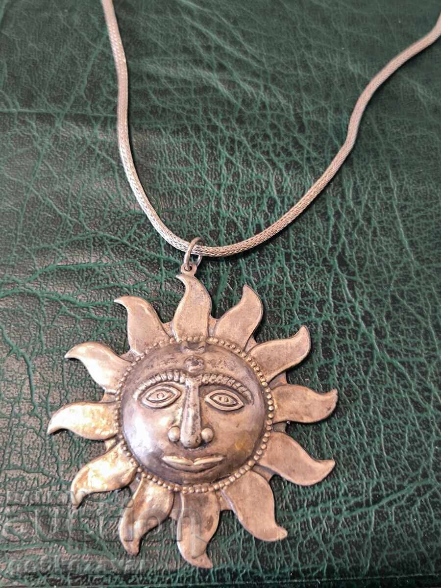 Pandantiv din argint „Soare” cu lănțișor „Șarpe” Mexic anii '70 925 cu preț € 100.00 | 195.58 BGN