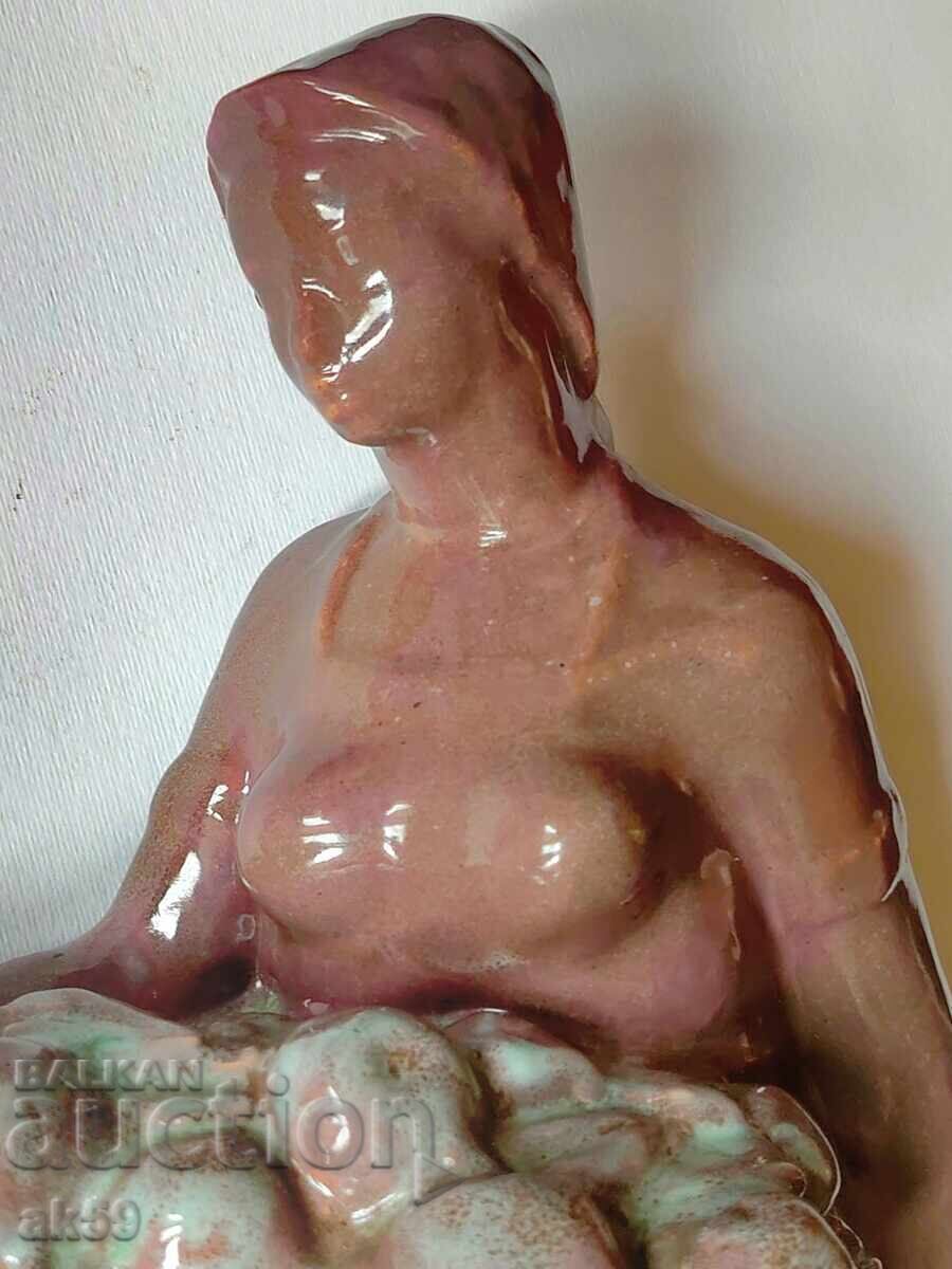 "На пазара" - керамика  малка пластика. с цена € 600.00 | 1173.50 лв.