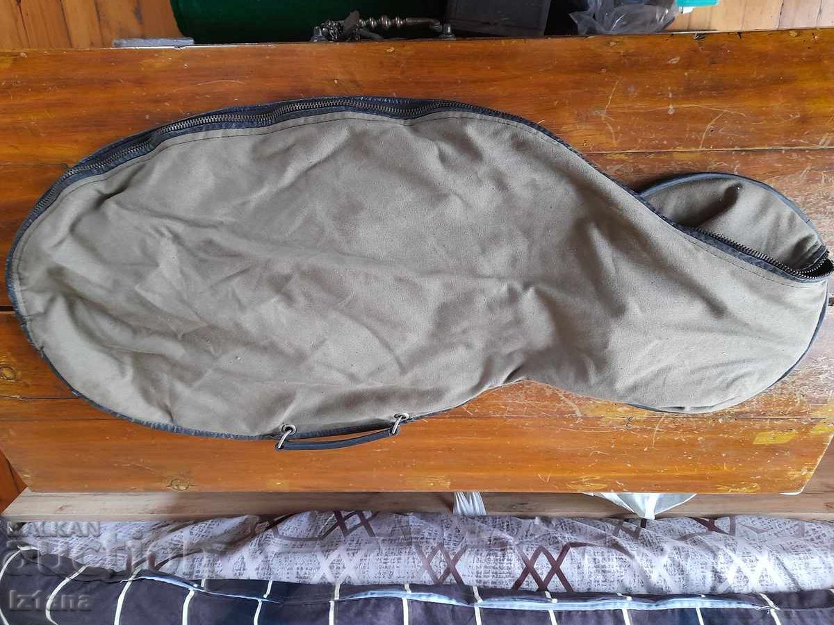 Стар калъф за духов музикален инструмент с цена € 32.00 | 62.59 лв.