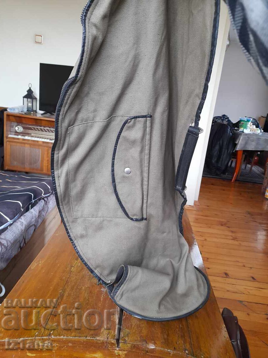 Доставка на Стар калъф за духов музикален инструмент