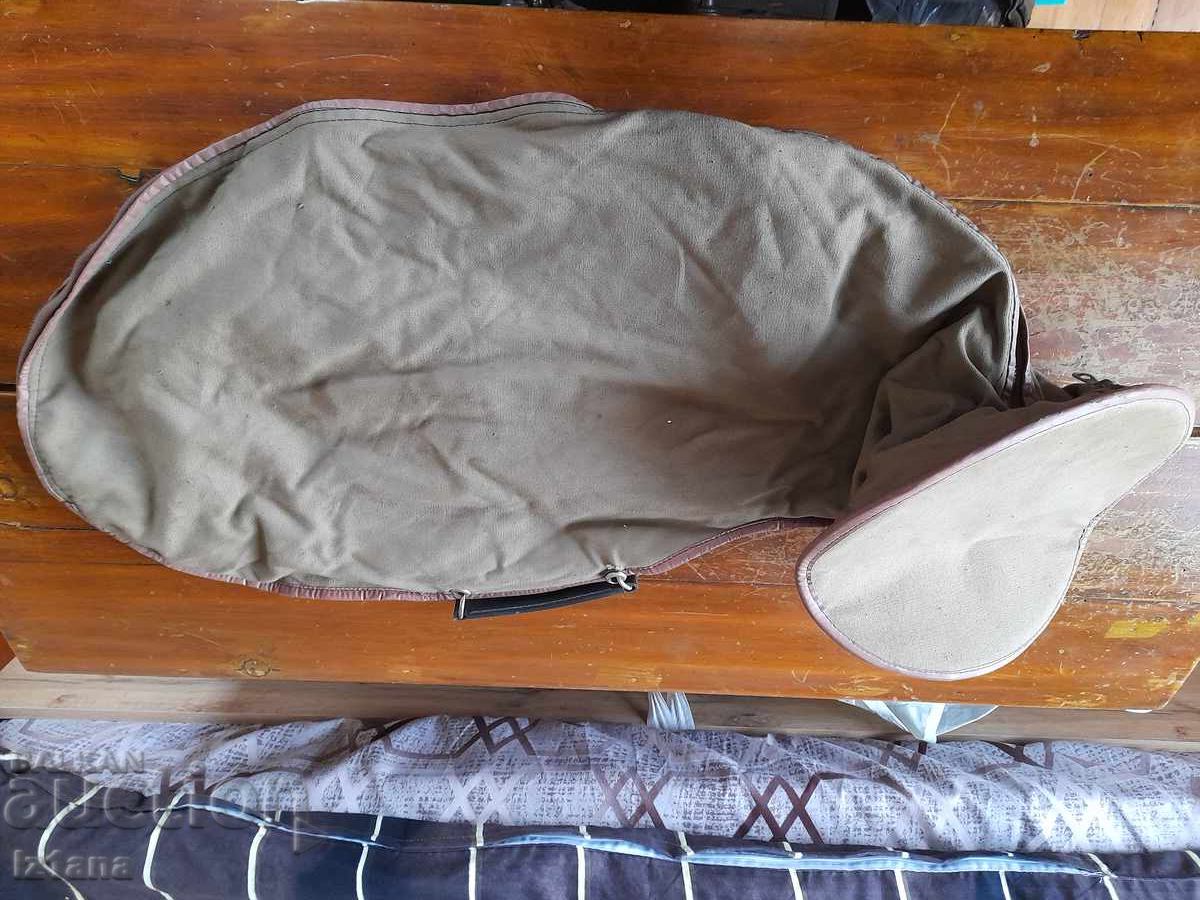 Husă veche pentru instrument muzical de suflat cu preț € 32.00 | 62.59 BGN