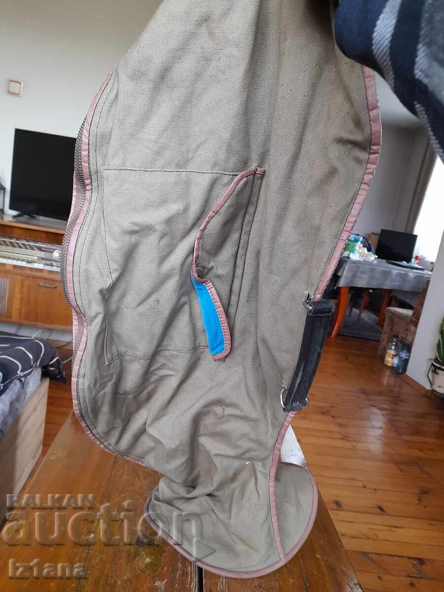 Licitație Husă veche pentru instrument muzical de suflat