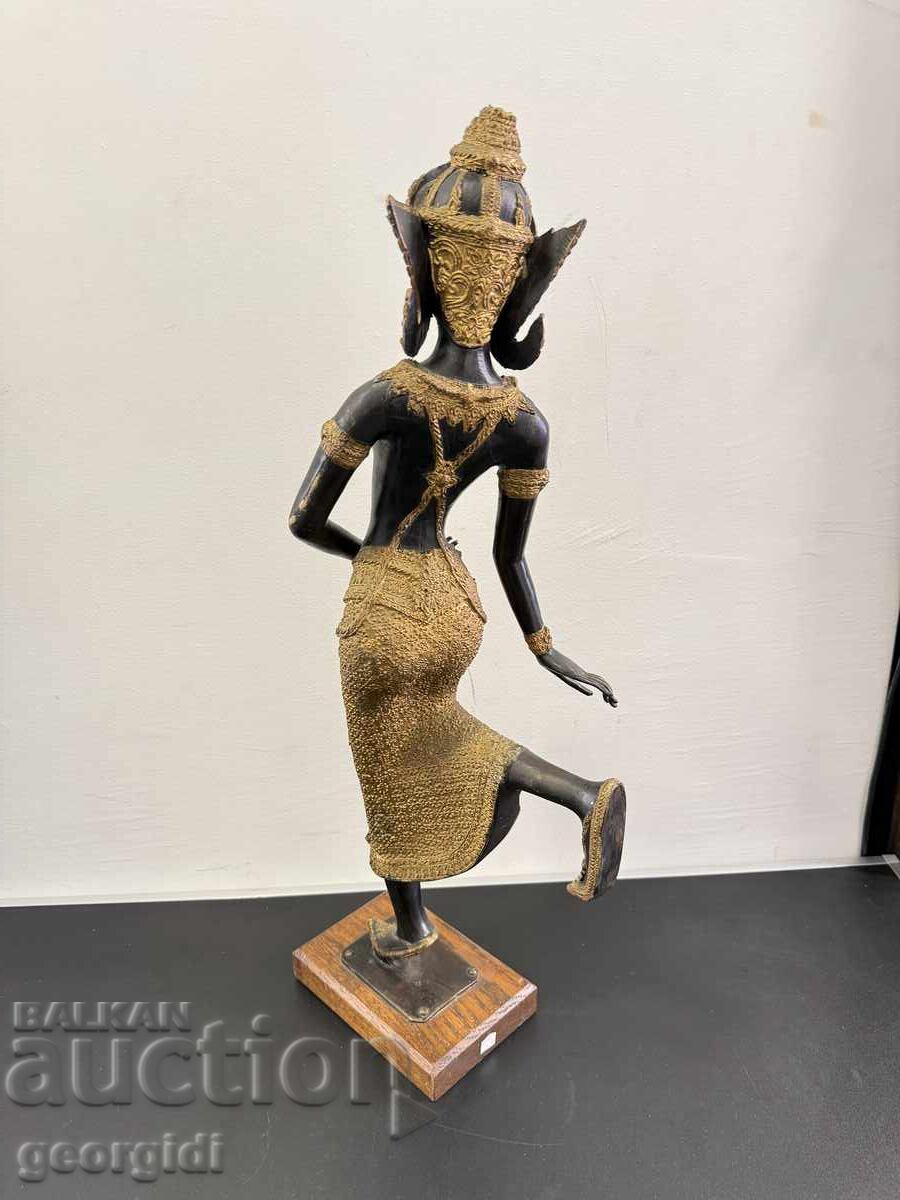 Statuetă mare din bronz reprezentând o „dansatoare de templu” (Tepanom) nr. 81 - 5 Statuetă mare din bronz reprezentând o „dansatoare de templu” (Tepanom) nr. 81 - 5