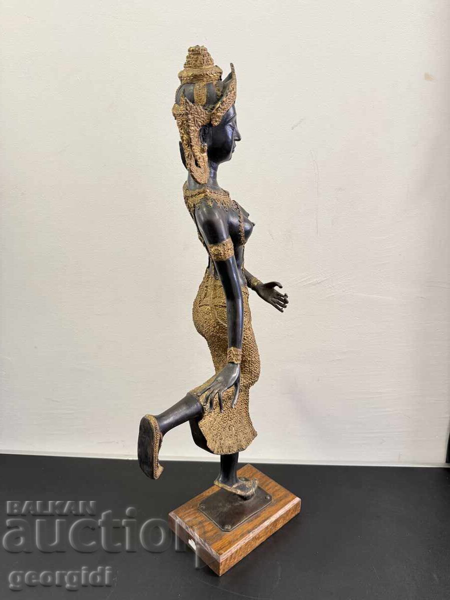 Statuetă mare din bronz reprezentând o „dansatoare de templu” (Tepanom) nr. 81 - 7 Statuetă mare din bronz reprezentând o „dansatoare de templu” (Tepanom) nr. 81 - 7