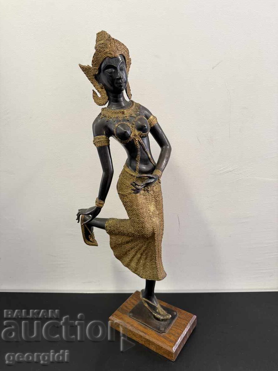 Statuetă mare din bronz reprezentând o „dansatoare de templu” (Tepanom) nr. 81 Statuetă mare din bronz reprezentând o „dansatoare de templu” (Tepanom) nr. 81