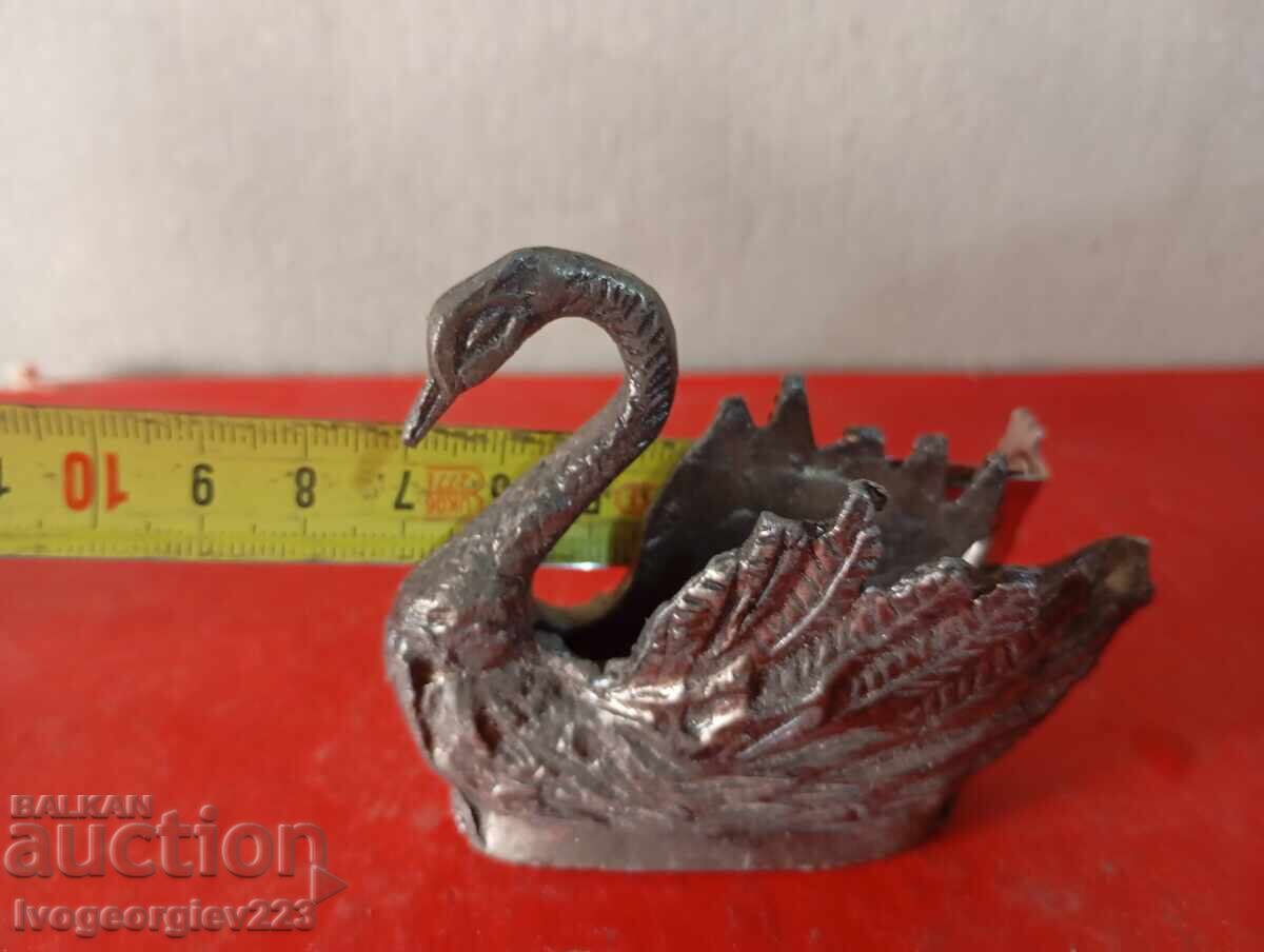 Κύκνος ψεύτης με τιμή € 7.00 | 13.69 BGN