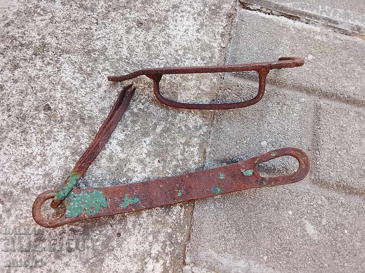 Δημοπρασία Σφυρήλατοι σύρτες. Σύρτης