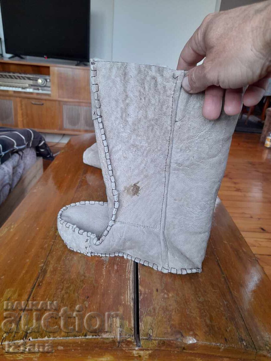 Licitație Ghete vechi din piele, jambiere
