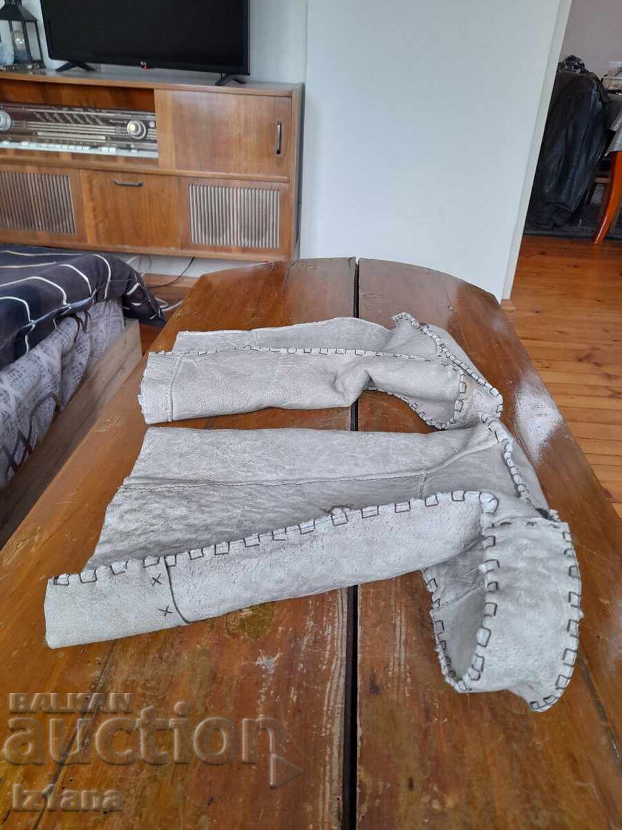 Ghete vechi din piele, jambiere