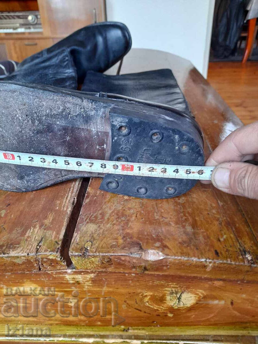 Delivery of Old military boots