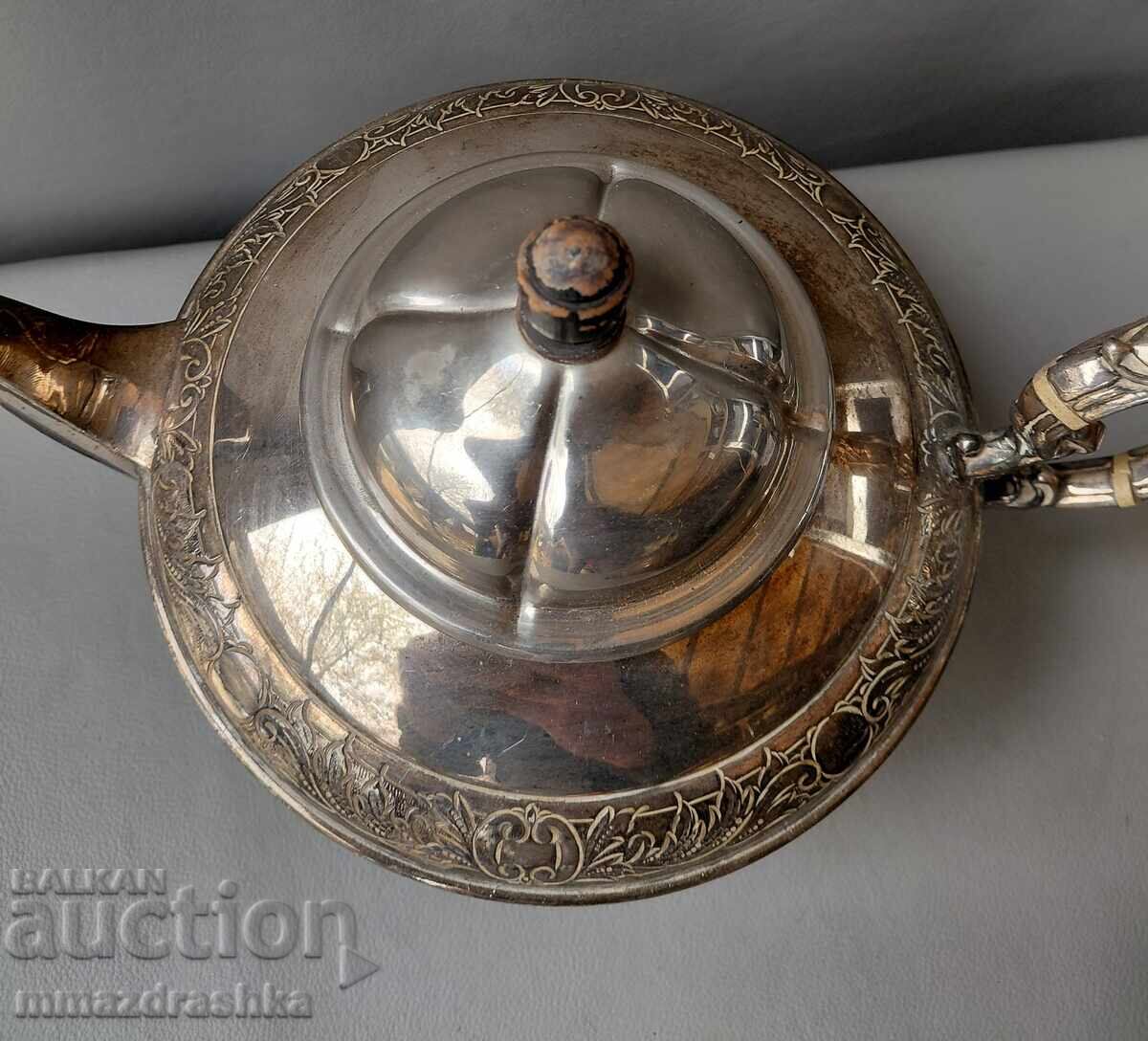 Аукцион Посребрен английски чайник на 100 години