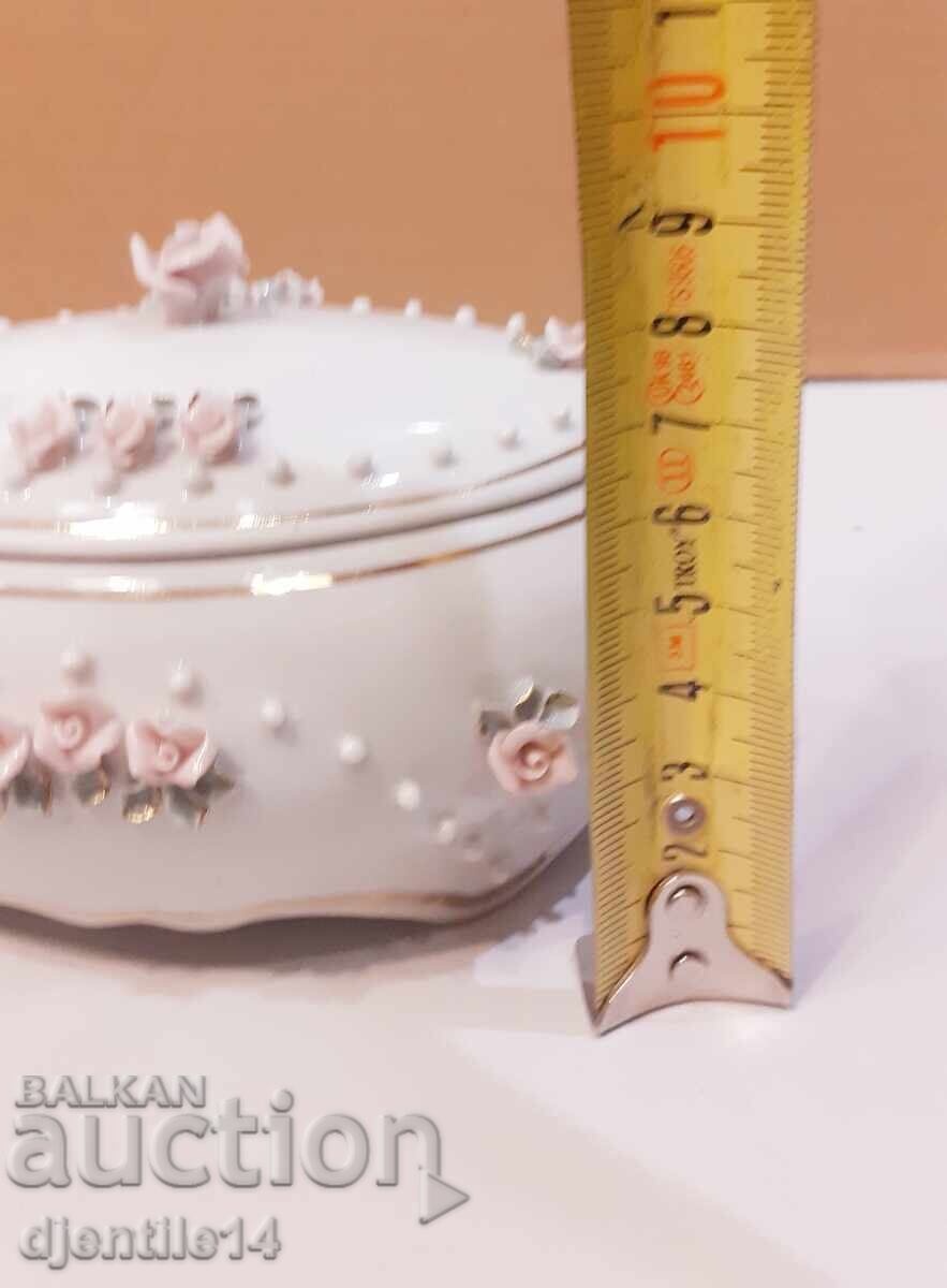 Livrarea Bombonieră din porțelan Balkanski