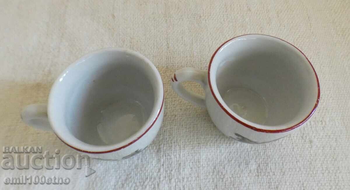 Auction  Pair of 2 small cups
