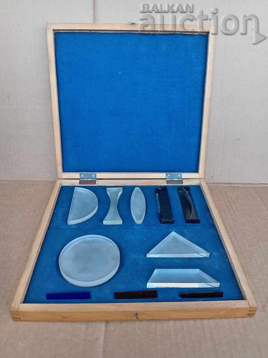 Εκπαιδευτικό βοήθημα, μακέτα, μεγεθυντικοί φακοί, φακοί, πρίσματα φυσικής, δεκαετία του '60 με τιμή € 31.00 | 60.63 BGN