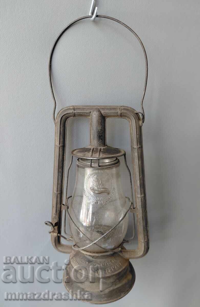 Felinar antic cu gaz Dietz Monarch, vechi de 120 de ani