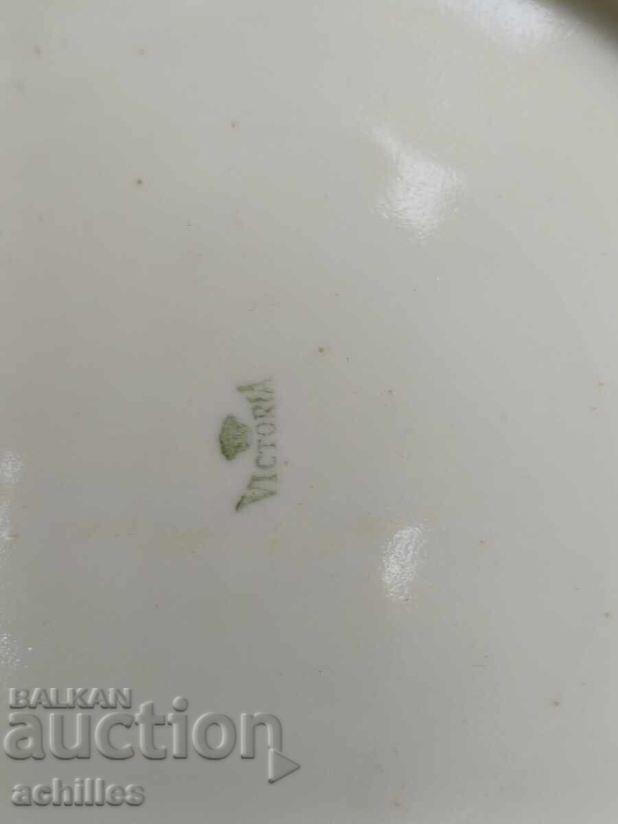 Порцеланова бонбониера с метален обков с цена € 5.00 | 9.78 лв.