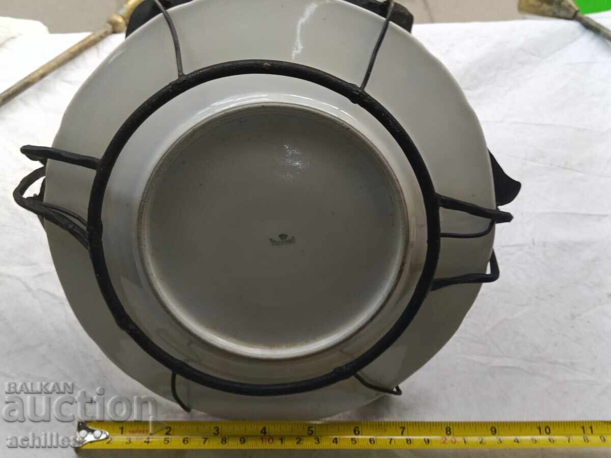 Аукцион Порцеланова бонбониера с метален обков