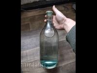 Стара стъклена бутилка