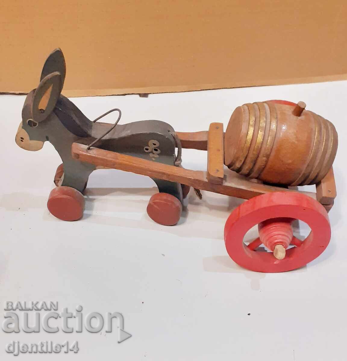 Jucărie veche din lemn cu preț € 55.00 | 107.57 BGN