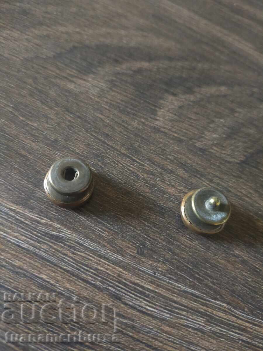 Delivery of jewelry accessory